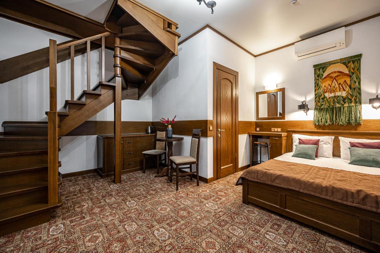 Tatariv Deluxe Hotel Luaran gambar